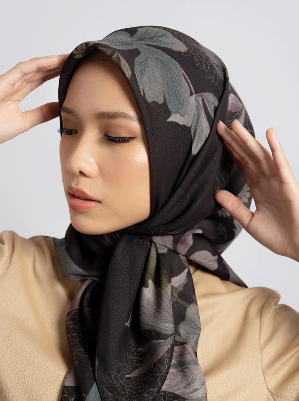 NIRALY SCARF PHANTOM