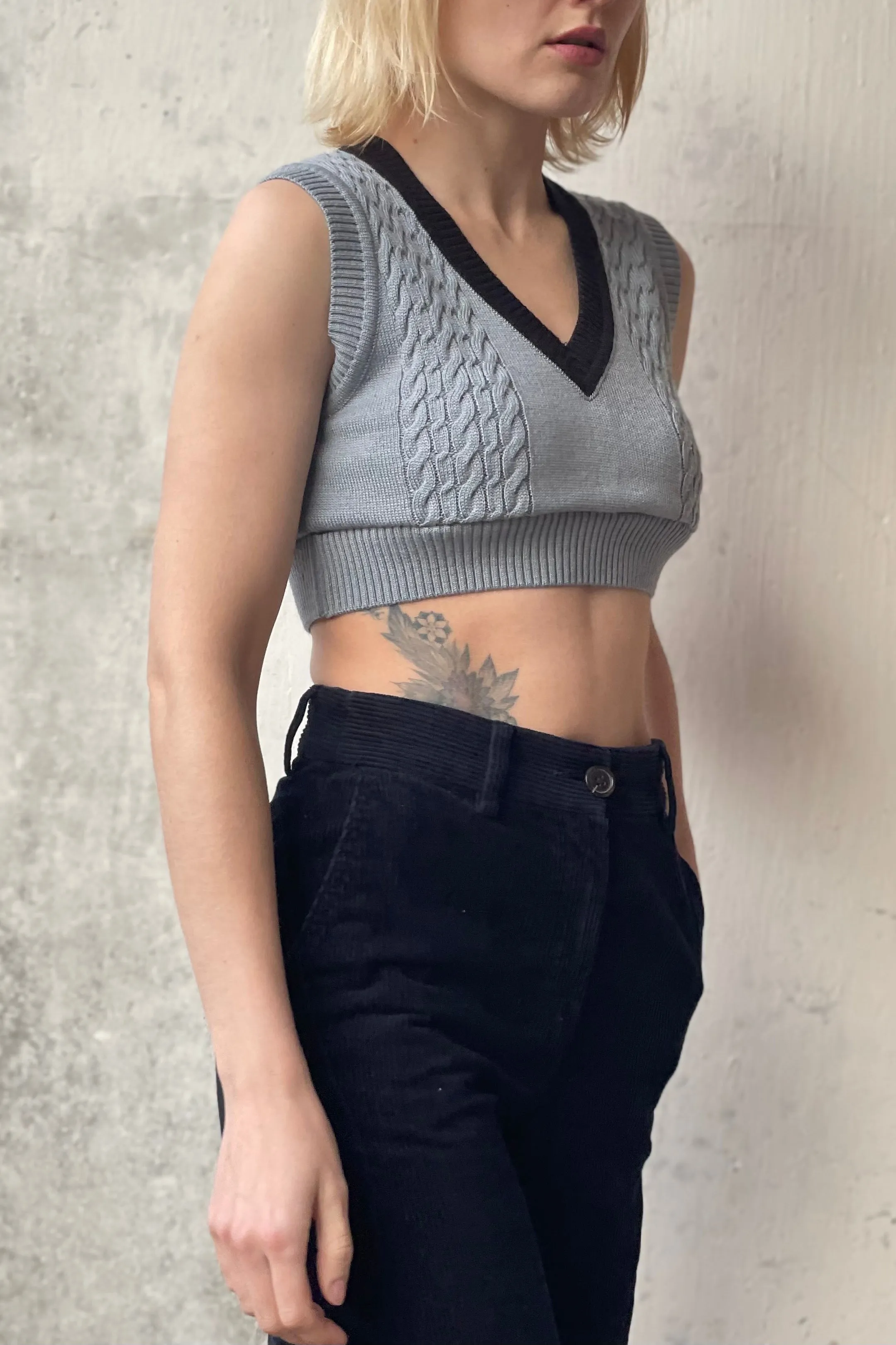 Sweater vest cropped