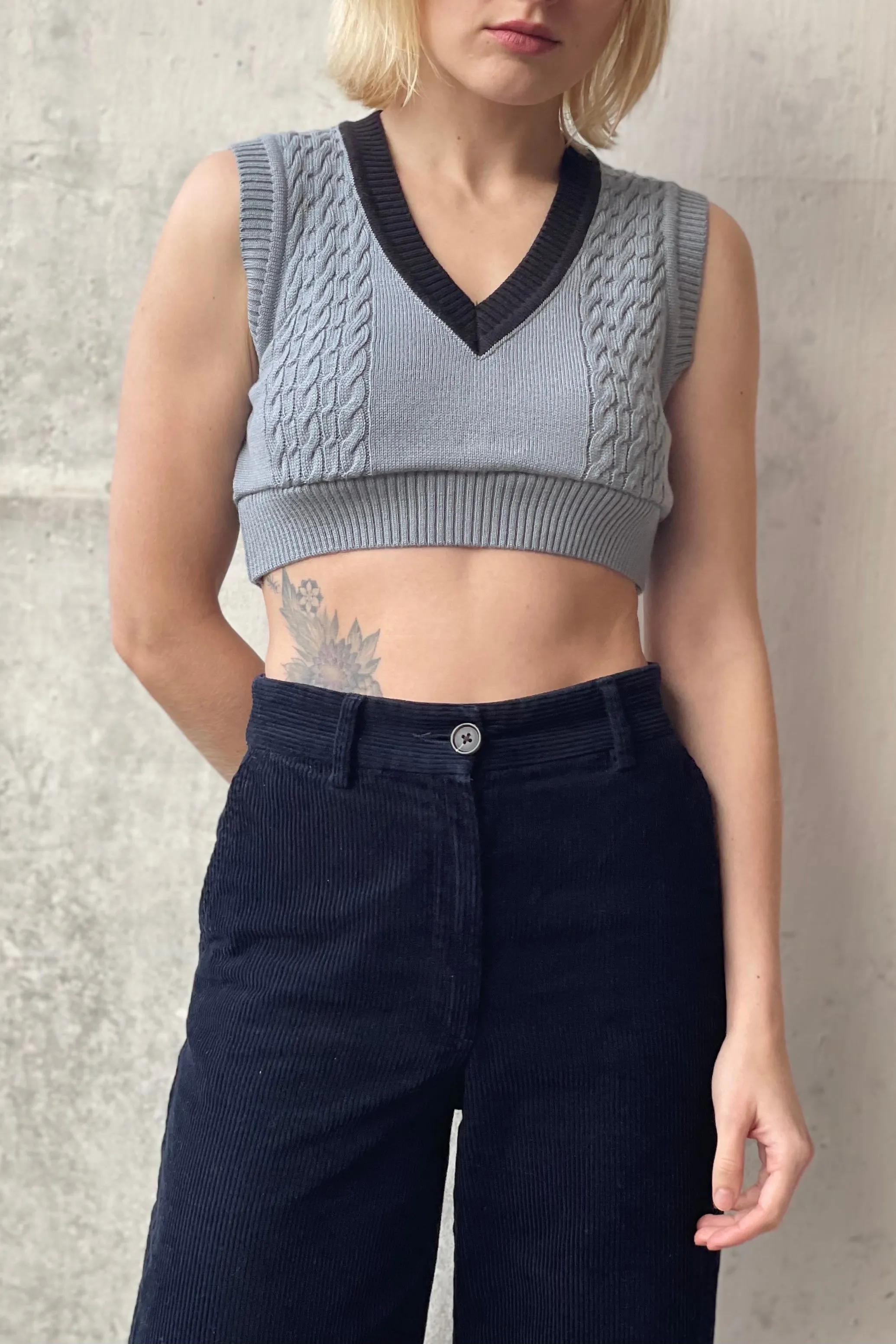 Sweater vest cropped