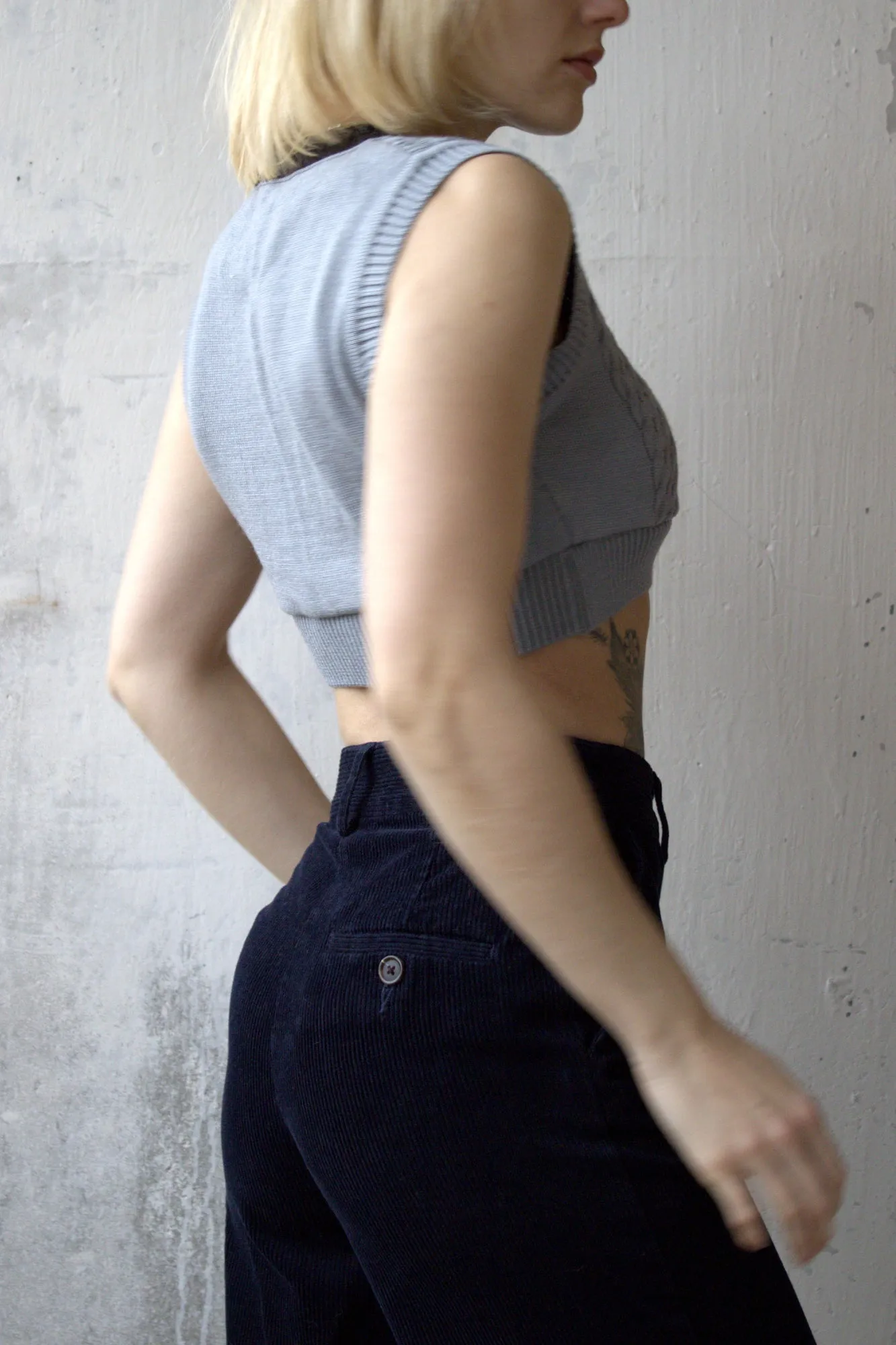Sweater vest cropped